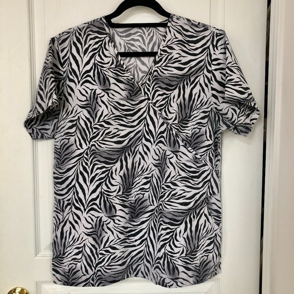 4/$25 🏩 Denice - Scrub Top